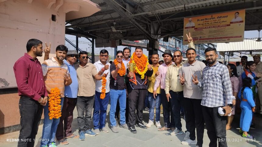 The Brahmin community gave a grand welcome and felicitation to the silver medal winner Chiranjeev